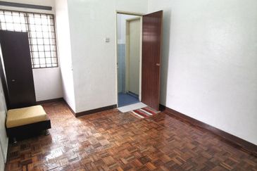 Double Saujana Damansara, Damansara Damai.    End Lot.. Renovated   Move in Condition 