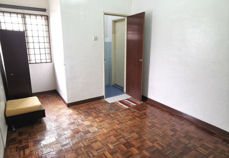 Double Saujana Damansara, Damansara Damai.    End Lot.. Renovated   Move in Condition 