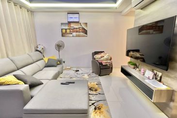 Duplex Type Laman Tasik Condominium @ Bandar Sri Permaisuri Fully Renovated Unit!!