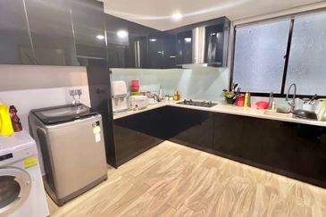 Duplex Type Laman Tasik Condominium @ Bandar Sri Permaisuri Fully Renovated Unit!!