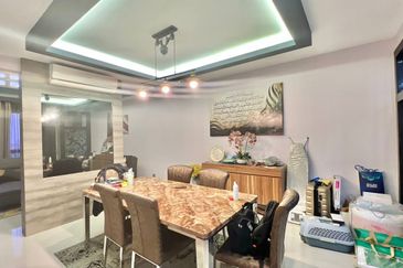 Duplex Type Laman Tasik Condominium @ Bandar Sri Permaisuri Fully Renovated Unit!!