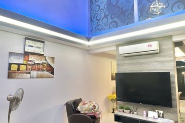 Duplex Type Laman Tasik Condominium @ Bandar Sri Permaisuri Fully Renovated Unit!!