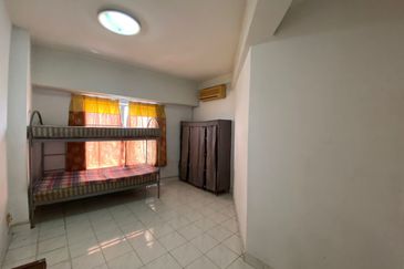 RENOVATED BRUNSFIELD SEKSYEN 13 NEAR MSU LRT3