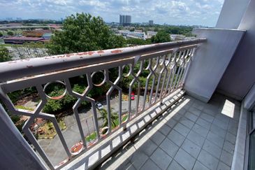 RENOVATED BRUNSFIELD SEKSYEN 13 NEAR MSU LRT3