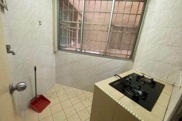 RENOVATED BRUNSFIELD SEKSYEN 13 NEAR MSU LRT3