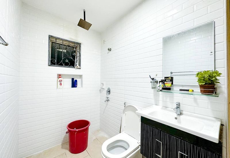 Kristal Court, Seksyen 7