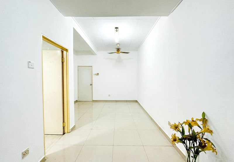 Kristal Court, Seksyen 7