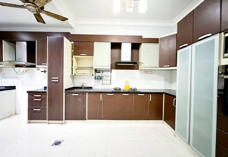 Kristal Court, Seksyen 7