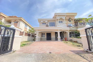 D’kayangan facing open south