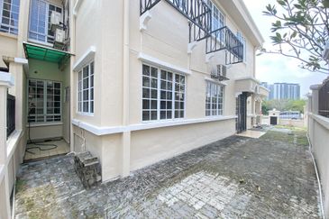 D’kayangan facing open south