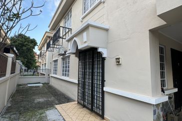 D’kayangan facing open south