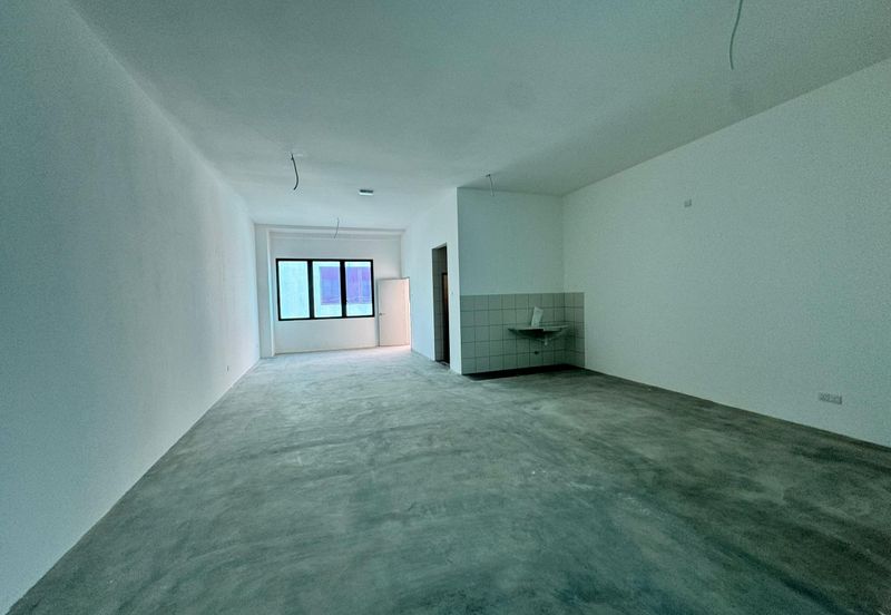 New shoplot facing main road