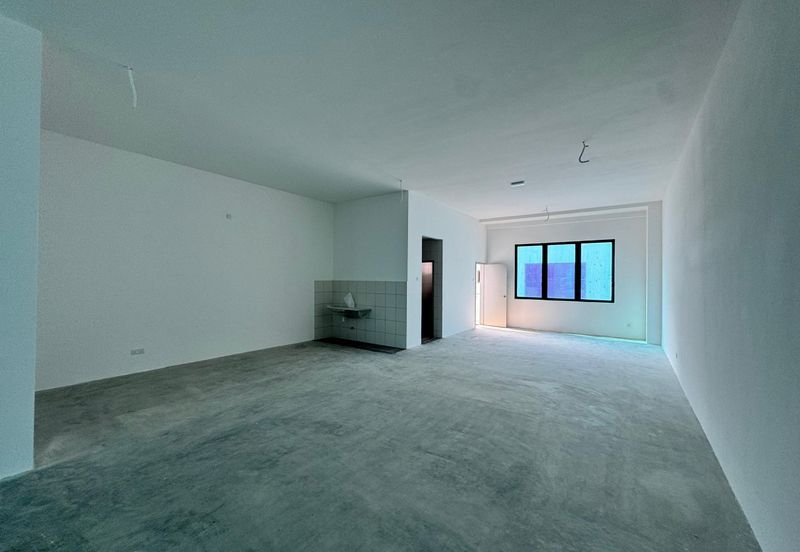 New shoplot facing main road