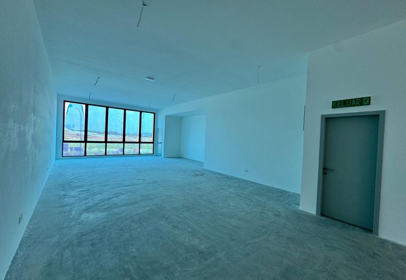 New shoplot facing main road