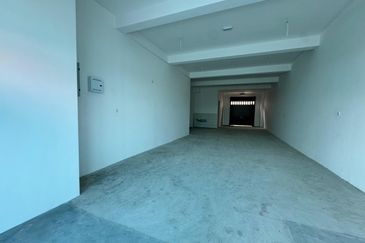 New shoplot facing main road