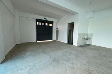 New shoplot facing main road