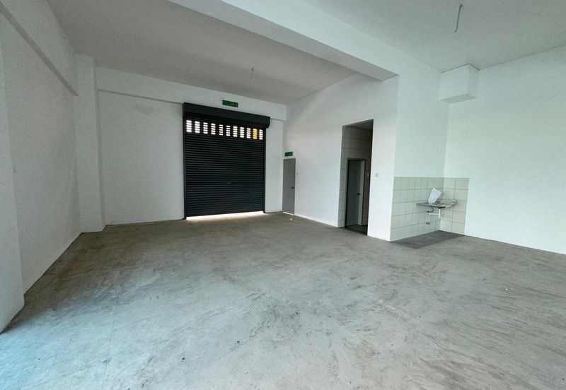 New shoplot facing main road