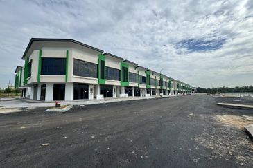 New shoplot facing main road