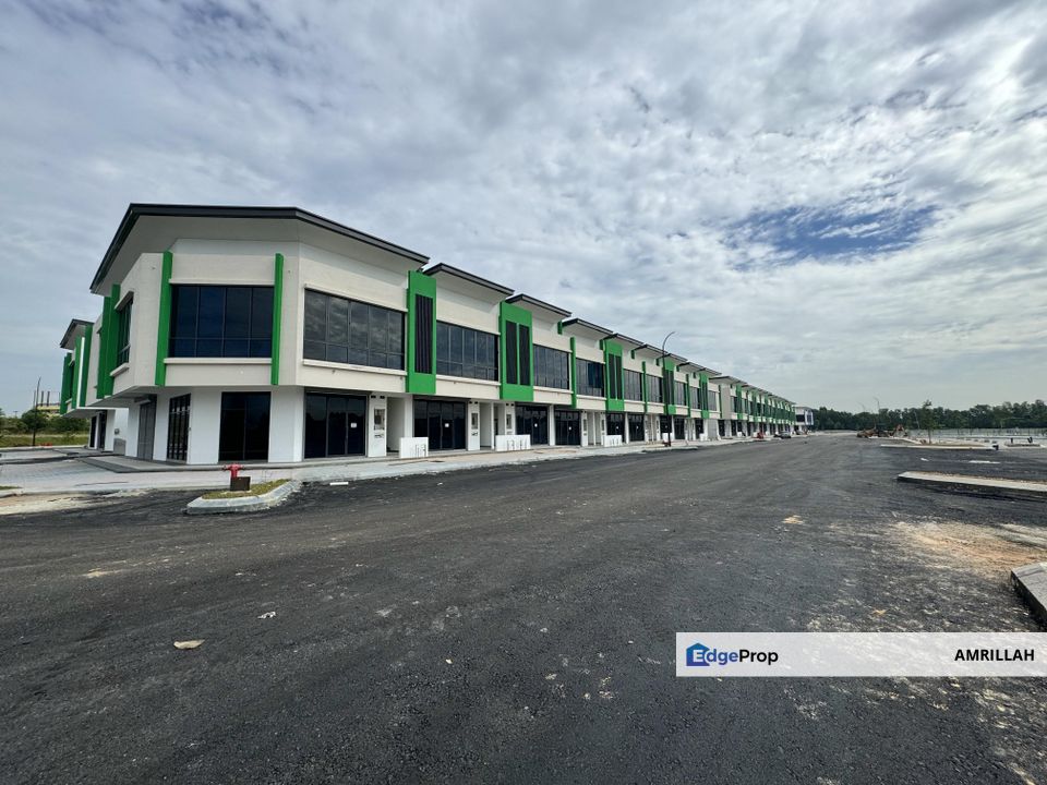 New shoplot facing main road, Selangor, 
