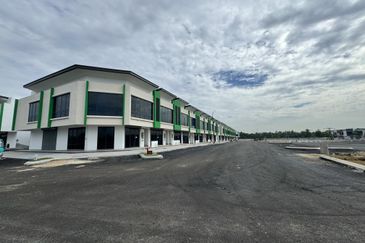 New shoplot facing main road