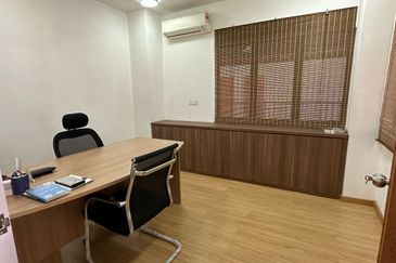 1.5 Semi D Factory at Jalan Bayu, Bandar Seri Alam For Rent