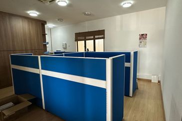 1.5 Semi D Factory at Jalan Bayu, Bandar Seri Alam For Rent