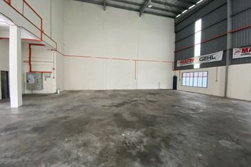 Semi Detached Factory with 1 1/2 Storey Office at Kawasan Perindustrian Senai Idaman For Rent