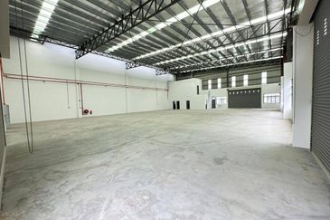 Semi Detached Factory attach with 1 1/2 Storey Office Building at i-Synergy For Rent