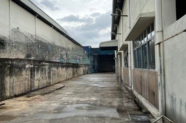 [𝑭𝒐𝒓 𝑺𝒂𝒍𝒆] 1.5 Storey Semi D Factory @ Gelang Patah 🌈 RM4.5M‼️