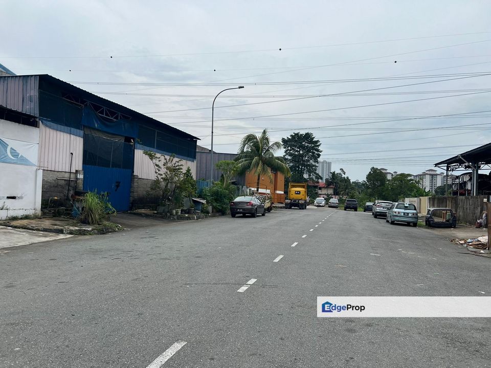 1.5 Storey Semi D Factory for Sale at Taman Perindustrian Kota Puteri, Johor, Masai