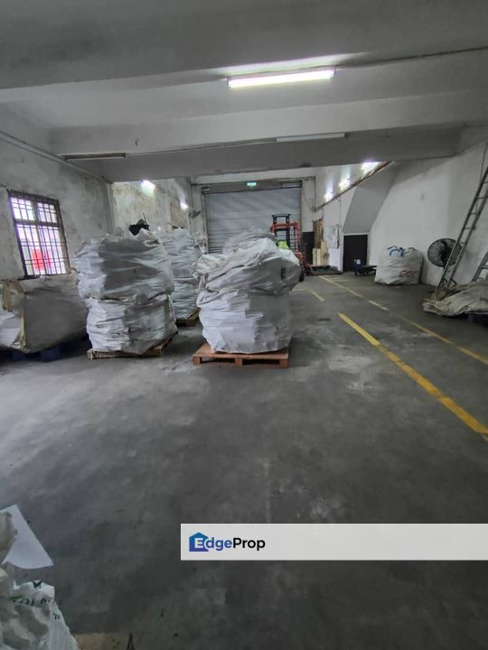 1.5 Storey Semi D Factory for Sale at Taman Perindustrian Kota Puteri, Johor, Masai
