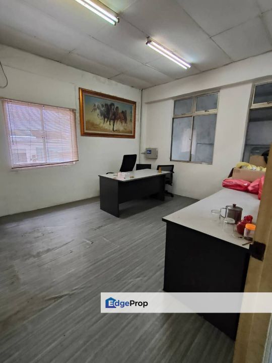 1.5 Storey Semi D Factory for Sale at Taman Perindustrian Kota Puteri, Johor, Masai