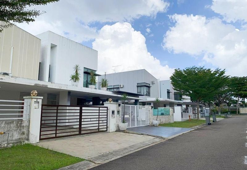 Maple Red, Adda Heights