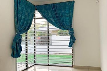 Maple Red, Adda Heights