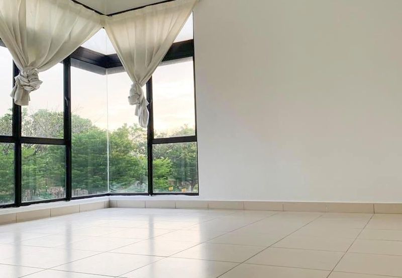 Maple Red, Adda Heights