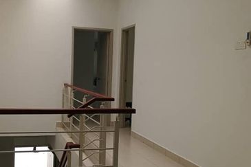 Maple Red, Adda Heights