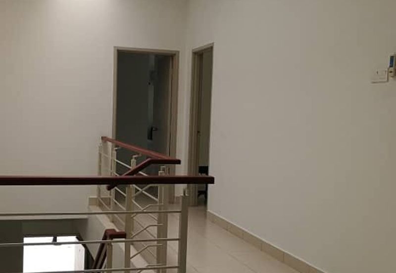 Maple Red, Adda Heights