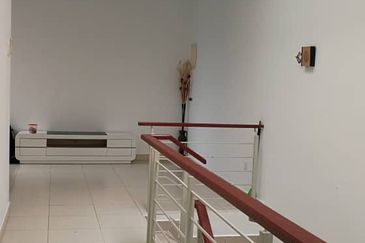 Maple Red, Adda Heights