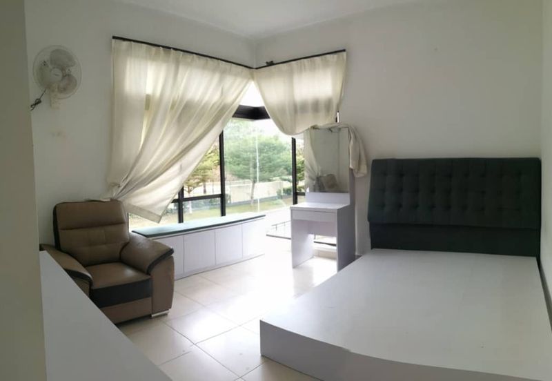 Maple Red, Adda Heights