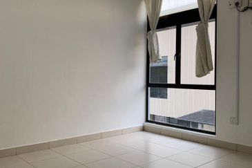 Maple Red, Adda Heights