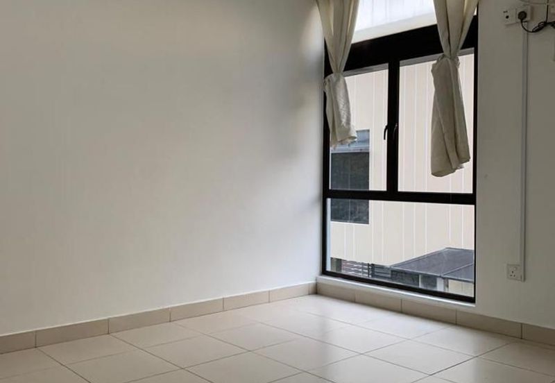 Maple Red, Adda Heights