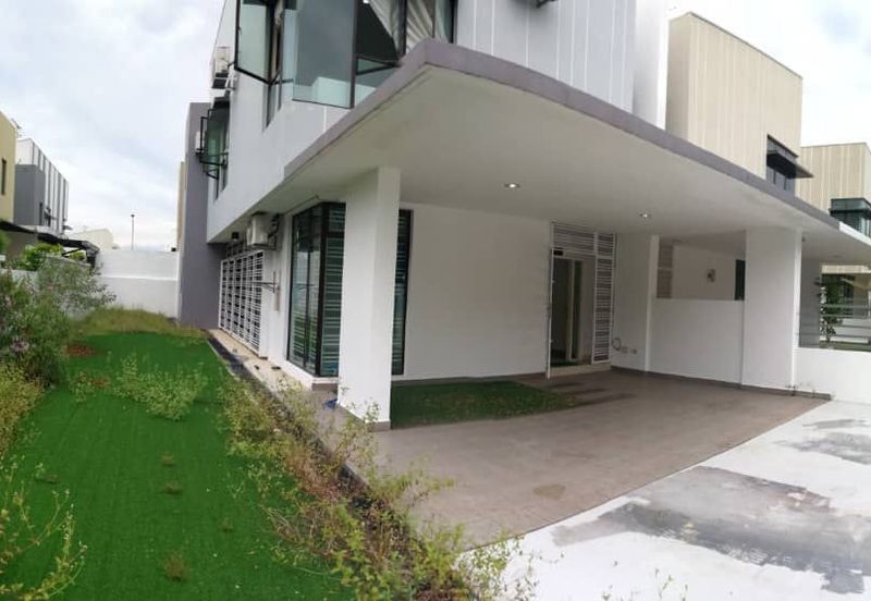 Maple Red, Adda Heights