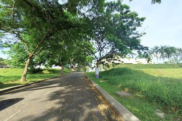 Leisure Farm Bungalow Land For Sale