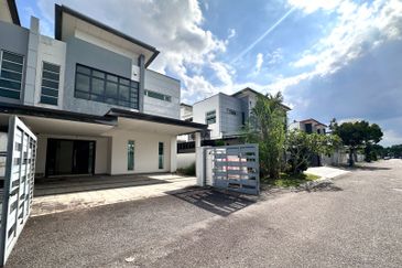 Double Storey Semi Detached Fenix Villa Setia Tropika For Sale