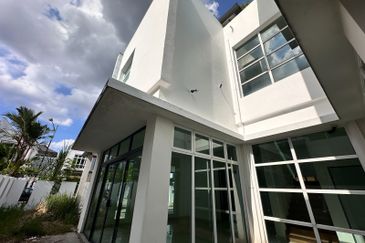 Double Storey Semi Detached Fenix Villa Setia Tropika For Sale