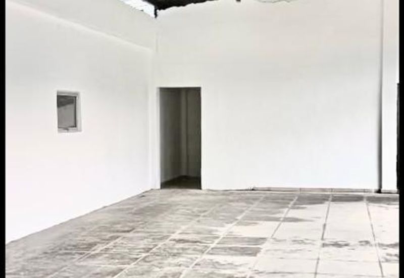 1.5 Storey Semi D Factory in Taman Perindustrian Wawasan, Kluang For Rent