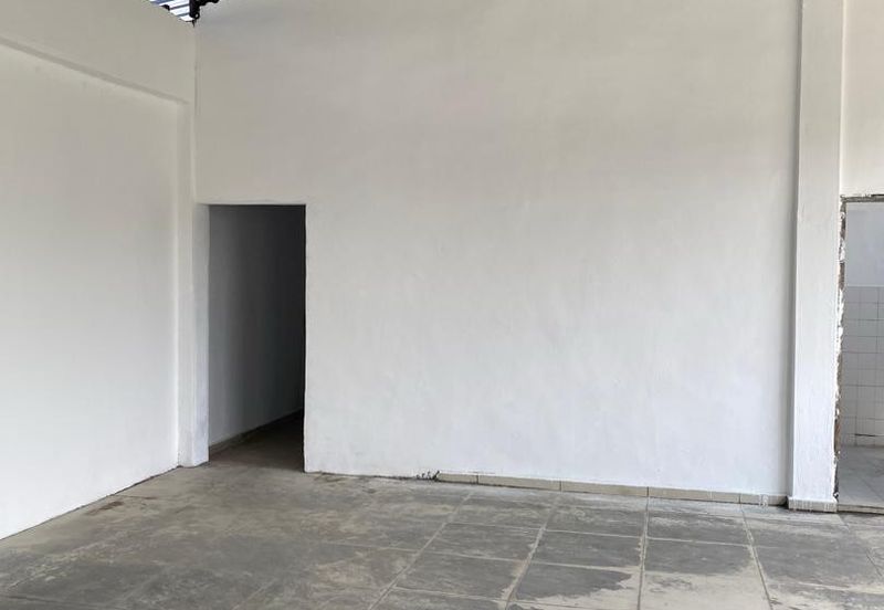 1.5 Storey Semi D Factory in Taman Perindustrian Wawasan, Kluang For Rent