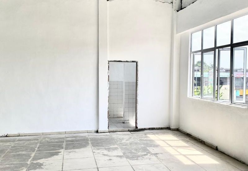 1.5 Storey Semi D Factory in Taman Perindustrian Wawasan, Kluang For Rent