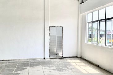 1.5 Storey Semi D Factory in Taman Perindustrian Wawasan, Kluang For Rent