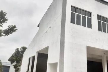 1.5 Storey Semi D Factory in Taman Perindustrian Wawasan, Kluang For Sale